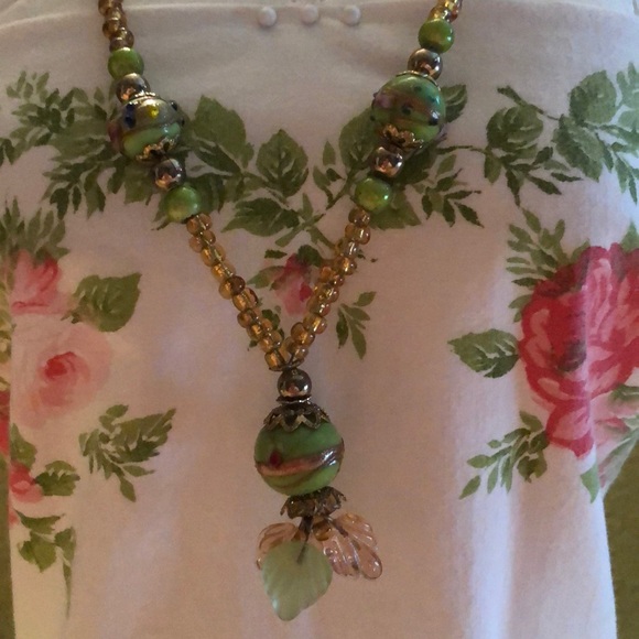 Green & Gold beaded necklace - Picture 3 of 6